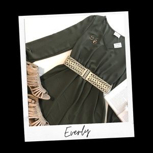 🆕 👗 EVERLY 👗🆕 Dress With Tie Sleeves